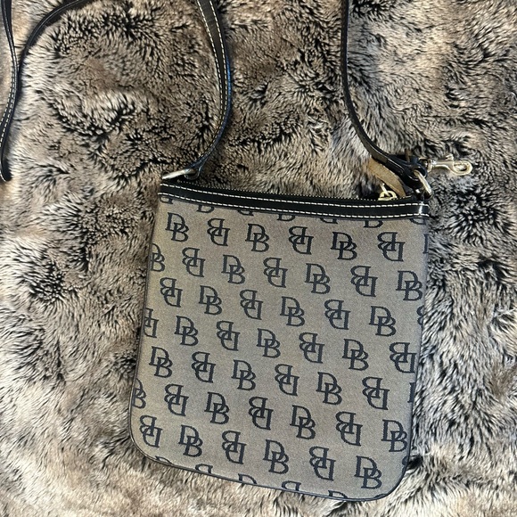 Dooney & Bourke Black Logo Letter Carrier Jacquard Signature Crossbody bag - Picture 2 of 8